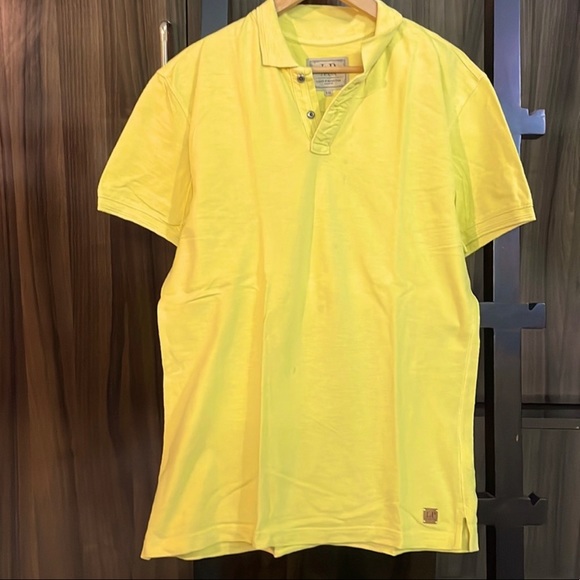 🔴🔴 Louis Philippe jeans Men’s yellow polo neck t shirt - Picture 2 of 4